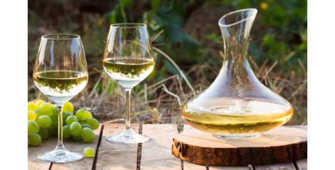 Apéros d'été : 5 vins frais et fruités pour sublimer vos soirées entre amis Apéros d'été : 5 vins frais et fruités pour sublimer vos soirées entre amis